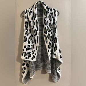 Chic Leopard Print Knit Vest